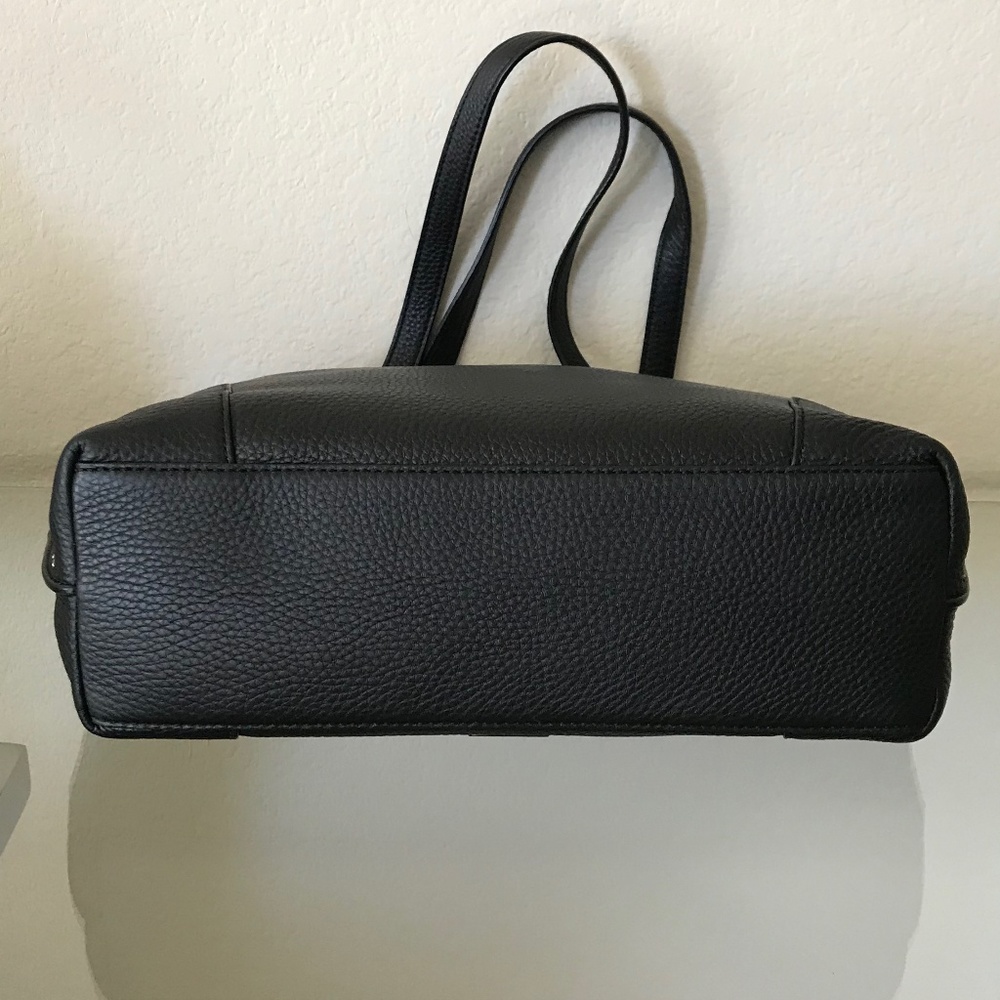 SOLD”NEW" REBECCA MINKOFF BLACK LINED TOTE - Picture 4 of 8